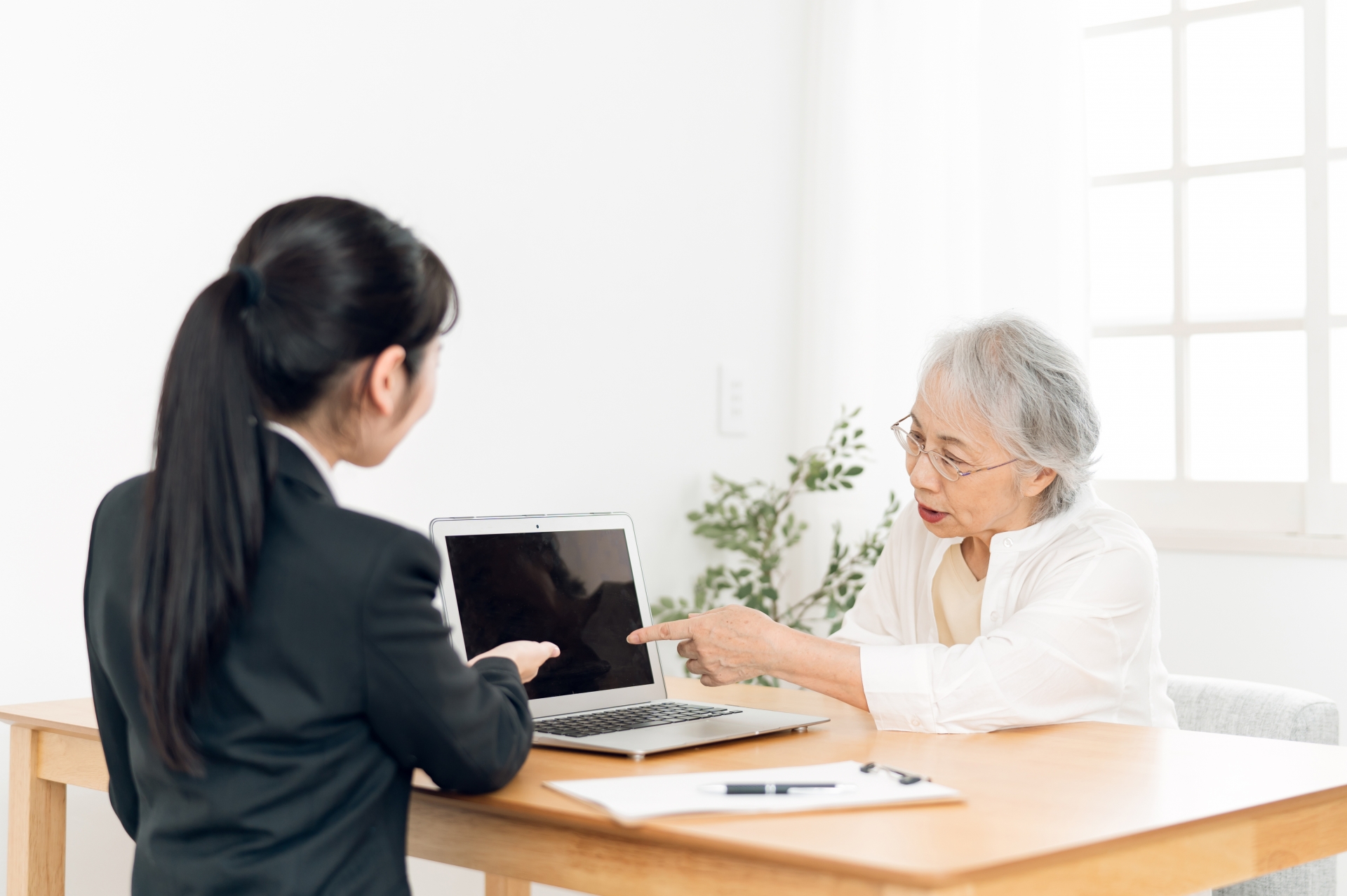 生前贈与はお得？生前贈与と注意点節税のポイントを詳しく解説